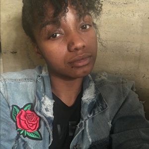 Meet your Posher, Ayanna